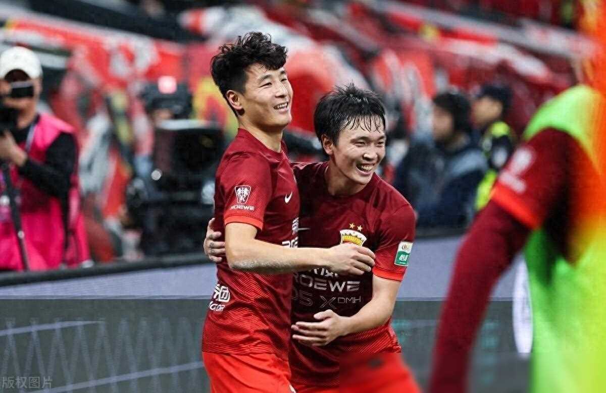 爱游戏入口-包含中国足球冠军联赛球队备老将应战，头号猛将出击的词条