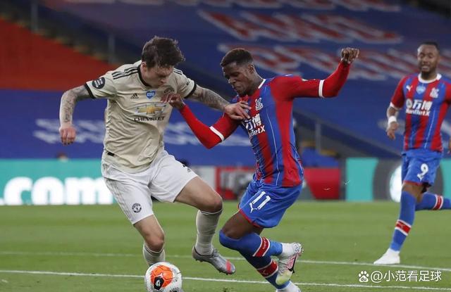 两支实力均衡的球队激烈交锋,惊心动魄的较量! 两支实力均衡的球队激烈交锋,惊心动魄的较量!