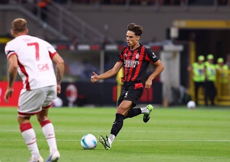 爱游戏中国-AC米兰新援破门建功，帮助球队扩大领先优势