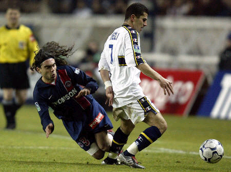 关于索肖客场逼平对手，建立不败记录的信息