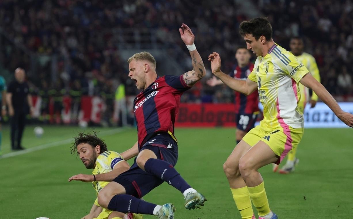 意甲联赛迎来一场场紧张对抗 意甲联赛迎来一场场紧张对抗