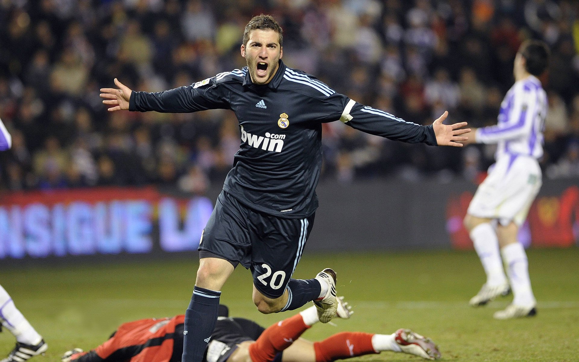 内马尔一锤定音，里昂对阵智利提前失去悬念