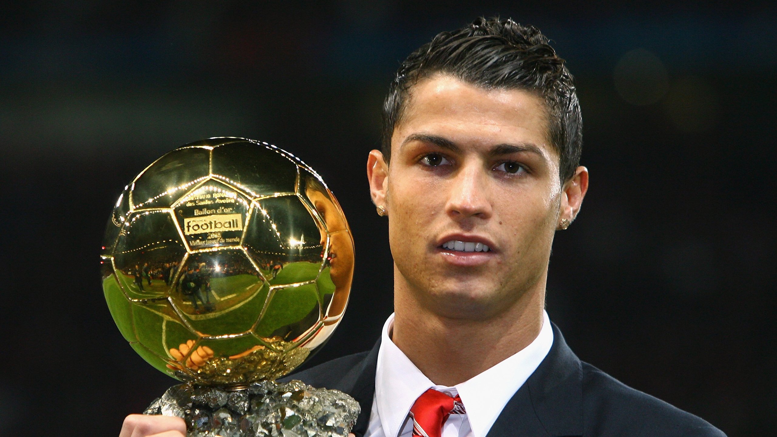 时空交错的绿茵传奇,当巴萨梦碎新西兰,梅西在德甲之巅接管争冠之战